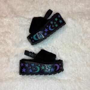 YRU Qozii Luna Reflective Platform -Size 7- Black with Stars and Moons Slides